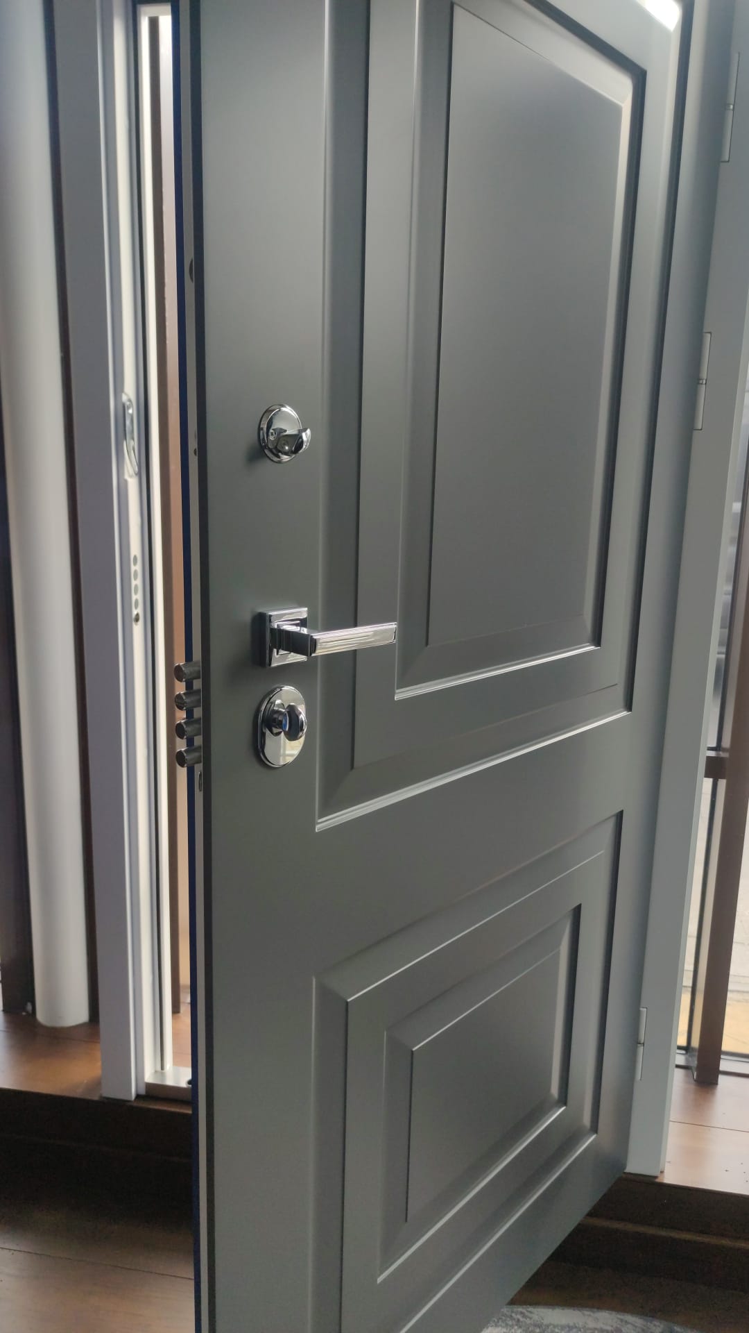 Multi-point chrome locking mechanism detail