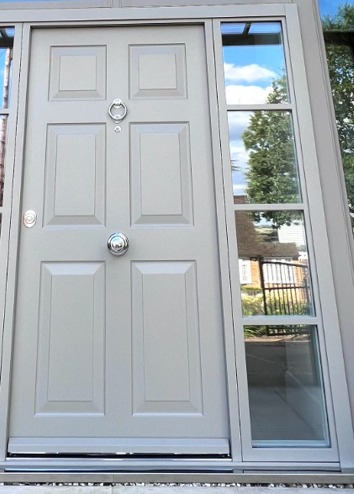 Cream panelled steel door with chrome hardware and sidelight
